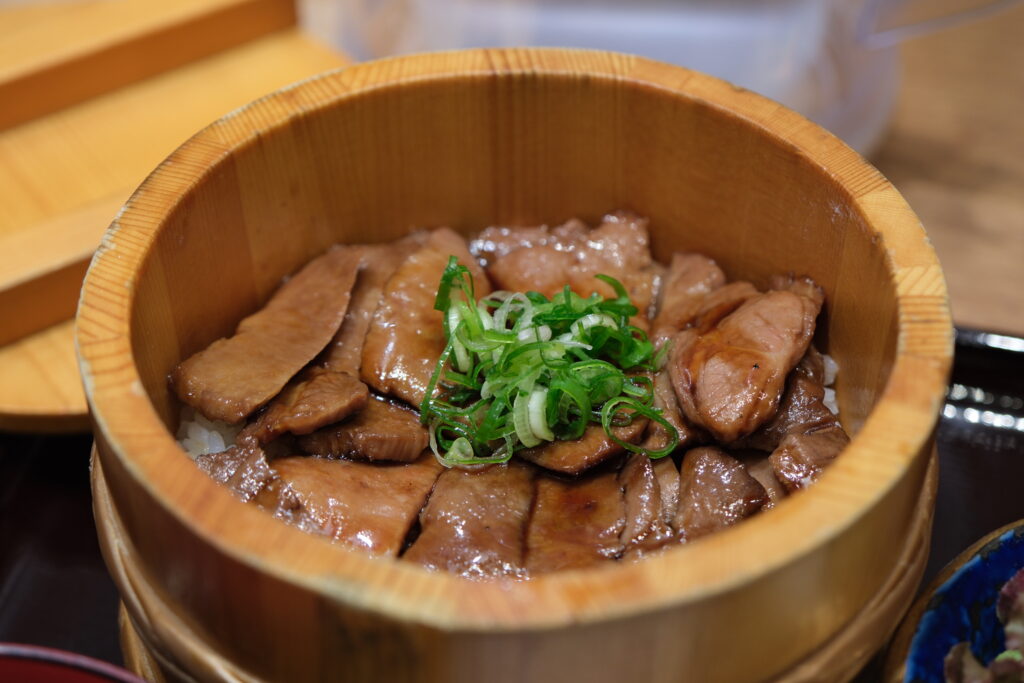 牛舌飯 Beef tongue rice bowl  